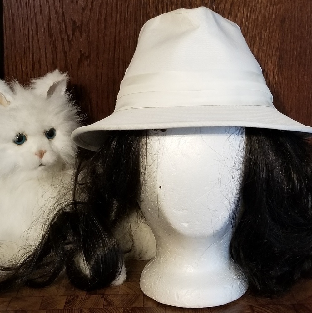 Playmate by Arlington white hat